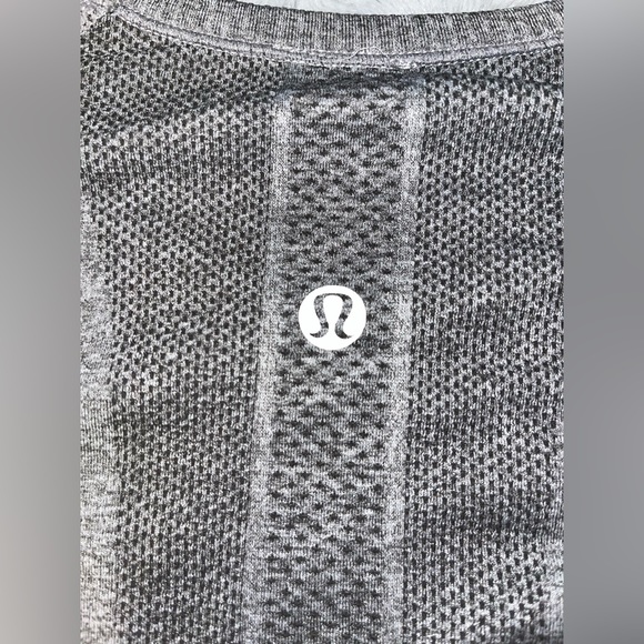 Lulu lemon Swiftly Tech Long-Sleeve Shirt 2.0
Race Length size 4 - Picture 4 of 4